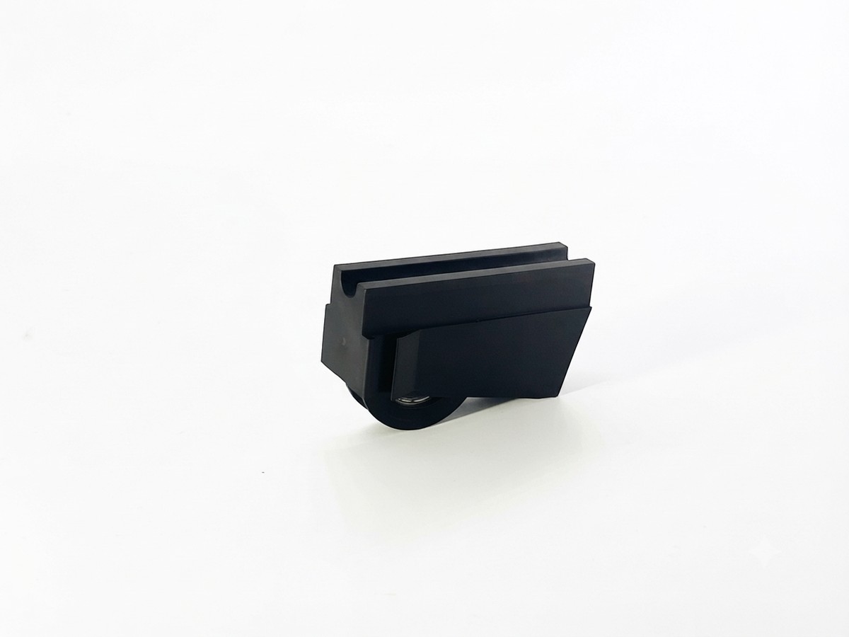 Injection-molded mounting plates and bracket set